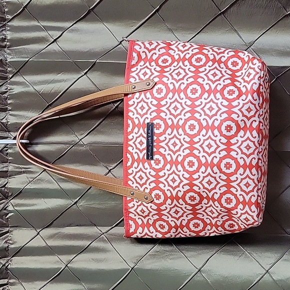 VGUC- Petunia Pickle Bottom Downtown Diaper Bag \ Tote - Picture 4 of 8